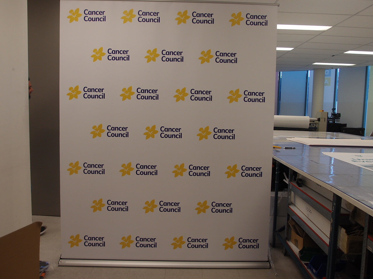 BannerBug Media Wall – Pull Up Display
